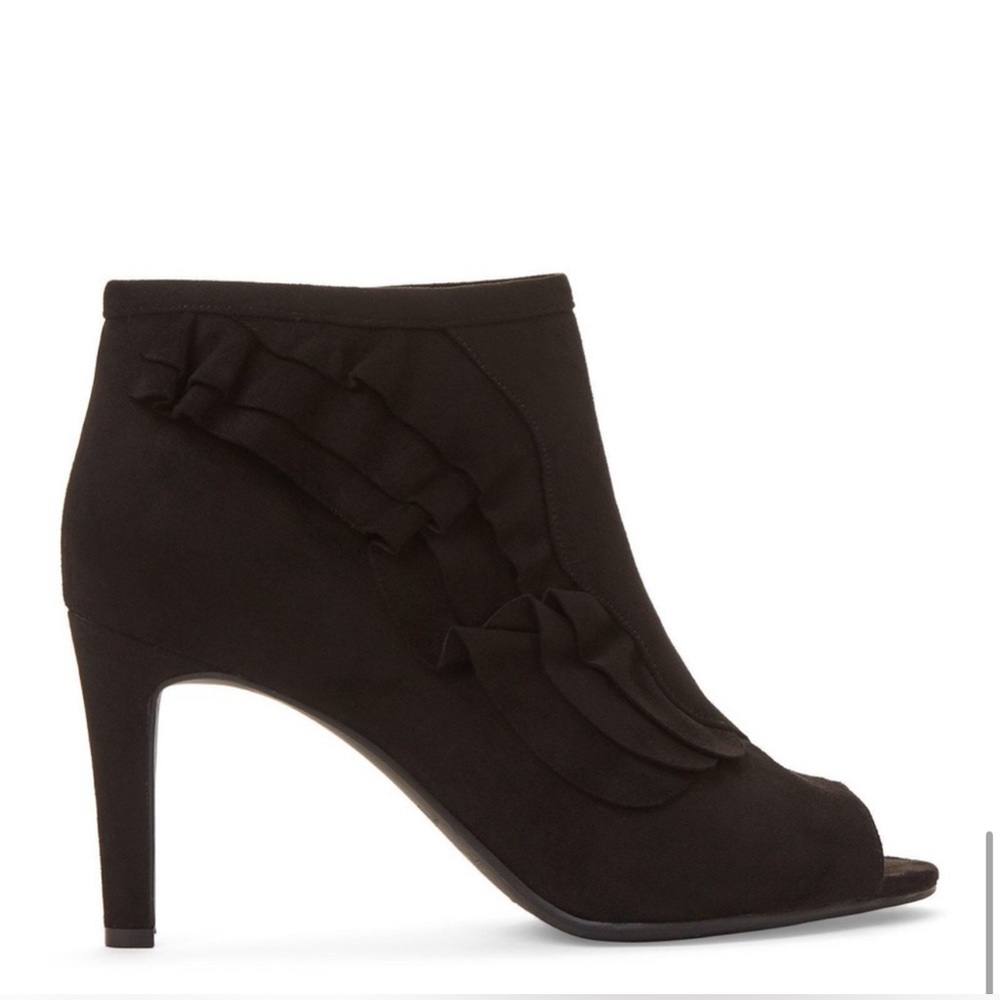 Unisa Black Open Toe Ruffle Booties, Size 8M.